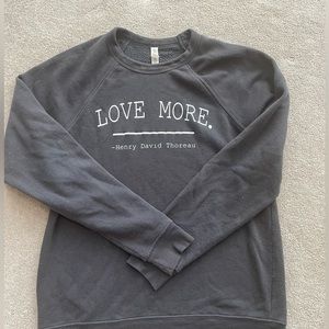 Light grey crewneck from small boutique! Size: Medium